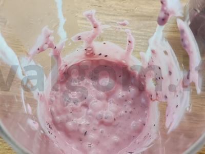 Pieno kokteilis su serbentais ir vyšnių sultimis Žingsnis 7