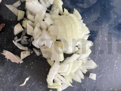 Kepti makaronai su vištiena ir marinuotais paprikais Žingsnis 1