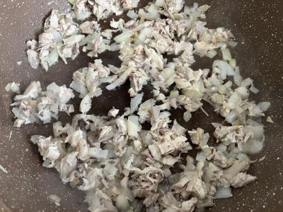 Kepti makaronai su vištiena ir marinuotais paprikais Žingsnis 3