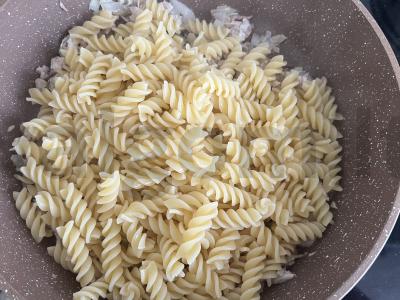 Kepti makaronai su vištiena ir marinuotais paprikais Žingsnis 5