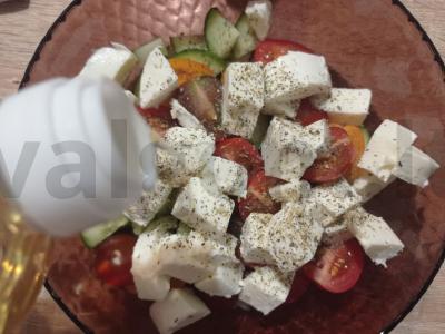 Pavasarinė salotų su feta ir balzaminiu padažu Žingsnis 4