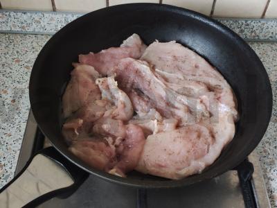 Vištienos krūtinėlė su ananasais Žingsnis 3