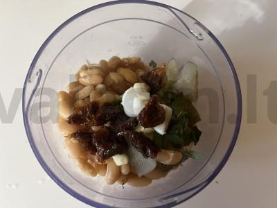 Pyragas iš baltųjų virtų pupelių su džiovintais pomidorais Žingsnis 4