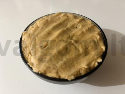 Pyragas iš baltųjų virtų pupelių su džiovintais pomidorais pagrindine nuotrauka