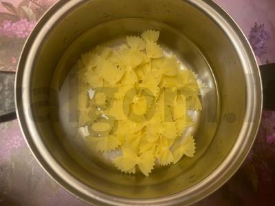 Farfalle su vištienos filė ir baziliku Žingsnis 2