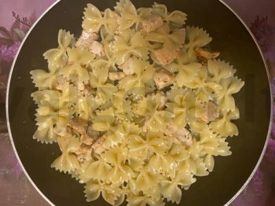 Farfalle su vištienos filė ir baziliku Žingsnis 4