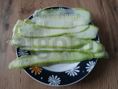 Bakonų ir cukinijų ritinėliai Žingsnis 1