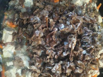 Puikus troškintas mėsa su pupelėmis ir grybais Žingsnis 4