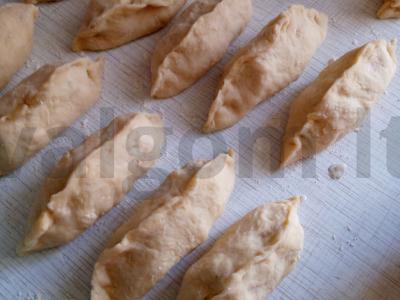 Kepti dešrelės tešloje Žingsnis 5