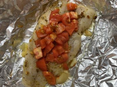 Tilapijos filė orkaitėje su daržovėmis pagrindine nuotrauka