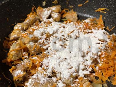 Kiaulienos guliašas ant grikių miltų Žingsnis 4