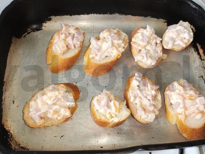 Karšti sumuštiniai su geltonais pomidorais ir kumpiu Žingsnis 5