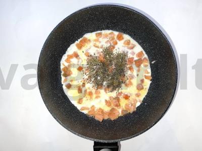 Švelnūs makaronai su grietinėlėmis ir upėtakiu Žingsnis 3