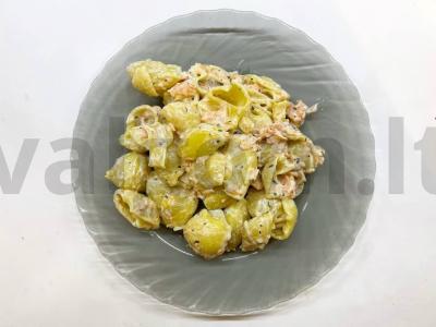 Švelnūs makaronai su grietinėlėmis ir upėtakiu pagrindine nuotrauka