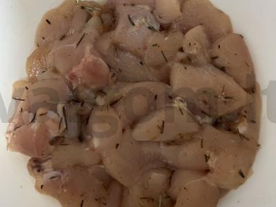 Vištienos krūtinėlė grietinėlės padaže su ryžiais Žingsnis 1