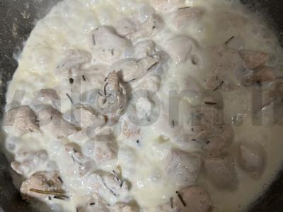 Vištienos krūtinėlė grietinėlės padaže su ryžiais Žingsnis 6