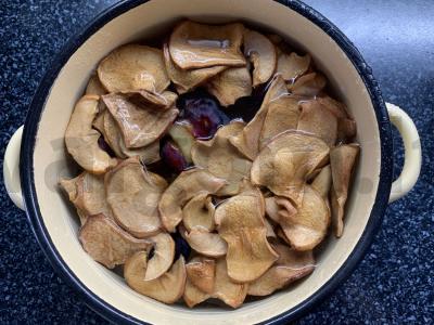 Džiovintų vaisių ir šaldytų slyvų kompotas Žingsnis 2