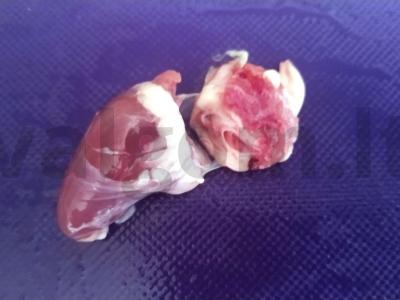 Vištienos širdelės pomidorų padaže su saldžiaisiais pipirais Žingsnis 2