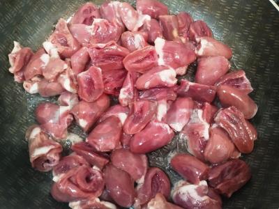 Vištienos širdelės pomidorų padaže su saldžiaisiais pipirais Žingsnis 5