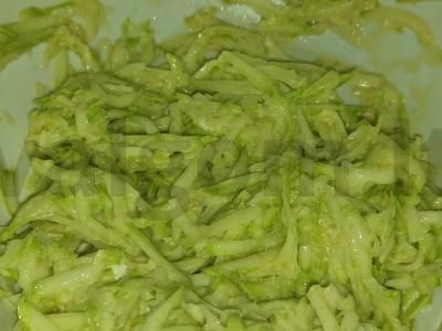 Sultinga apkepas su daržovėmis, sūriu ir faršu Žingsnis 7