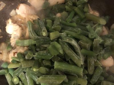 Vištiena su pupelėmis grietinėje Žingsnis 4