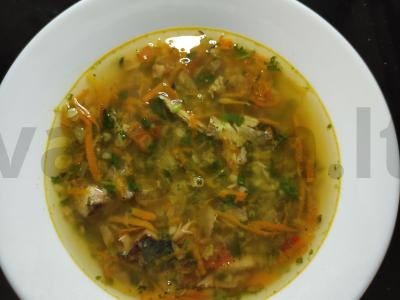 Aštrus žuvies sriuba su bulguru ir špinatais pagrindine nuotrauka