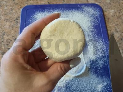 Baltyminiai varškėčiai su vyšniomis Žingsnis 2