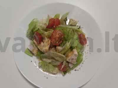 Salotas su prancūzišku brie sūriu pagrindine nuotrauka