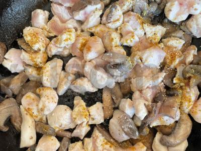 Vištienos filė su pievagrybiais grietinėlės-sojų padaže Žingsnis 2