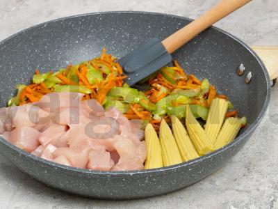 Kalakutienos filė troškinys su mini kukurūzais Žingsnis 2