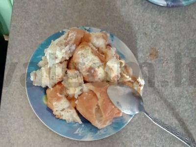 Namų skrudinta duona su pienu ir kiaušiniu pagrindine nuotrauka