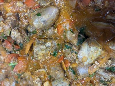 Vištienos širdelės pomidorų padaže Žingsnis 3