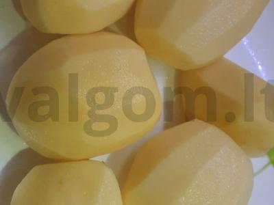 Kiaulienos krūtinėlė su bulvėmis ir svogūnais Žingsnis 1