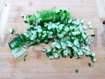 Salotos su krabų lazdelėmis ir grietinės padažu Žingsnis 2