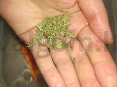 Atvėsinantis gėrimas iš kefyro ir žolelių Žingsnis 2