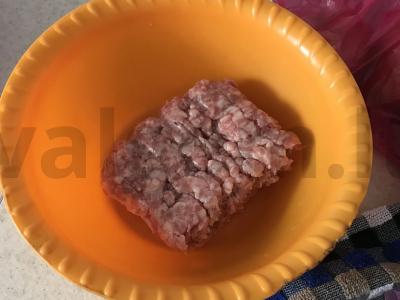 Namų virtiniai su kiaulienos ir jautienos faršu Žingsnis 1