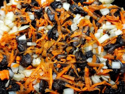 Sluoksniuotos tešlos pyragėliai su tunu Žingsnis 3