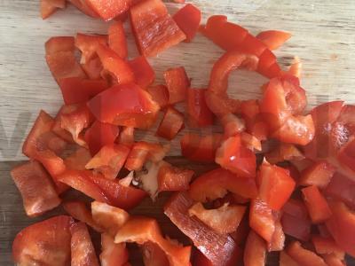 Salotas „Daržovių antplūdis“ su varškės sūriu ir avokadų aliejumi Žingsnis 1