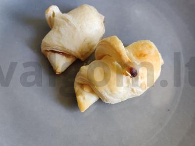 Žemės riešutų kruasanai su sirupu pagrindine nuotrauka