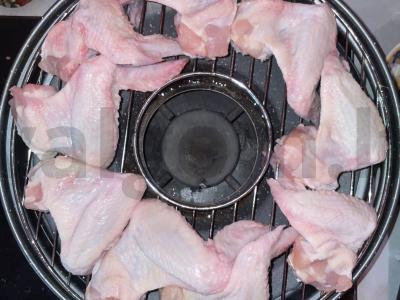 Česnakiniai vištienos sparneliai ant grotelių Žingsnis 3