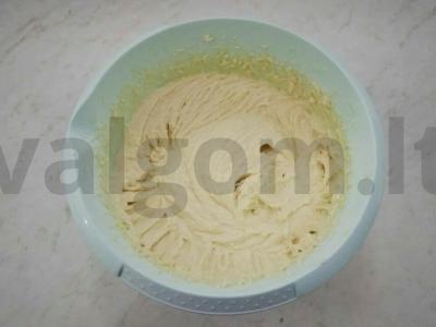 Varškės ir džiovintų abrikosų keksiukas Žingsnis 2