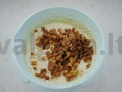 Varškės ir džiovintų abrikosų keksiukas Žingsnis 3