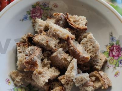 Skrebučiai su česnaku, baziliku ir estragonu Žingsnis 1