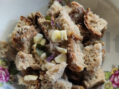 Skrebučiai su česnaku, baziliku ir estragonu Žingsnis 2