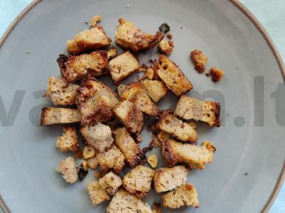 Skrebučiai su česnaku, baziliku ir estragonu pagrindine nuotrauka