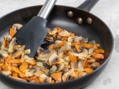 Guliašas su bulvių koše ir padažu Žingsnis 3