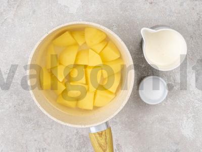 Guliašas su bulvių koše ir padažu Žingsnis 4