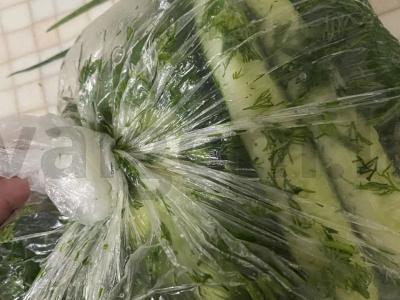 Sūdyti agurkai maišelyje Žingsnis 5