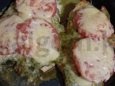 Vištienos krūtinėlė su pesto padažu pagrindine nuotrauka