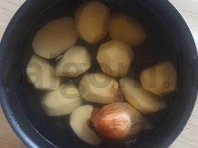 Namų padažas iš troškinio ir lečo pietums Žingsnis 1